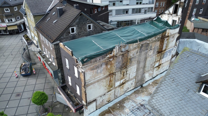 Einsturzgefahr in Betzdorf: Brandruine wird gesichert