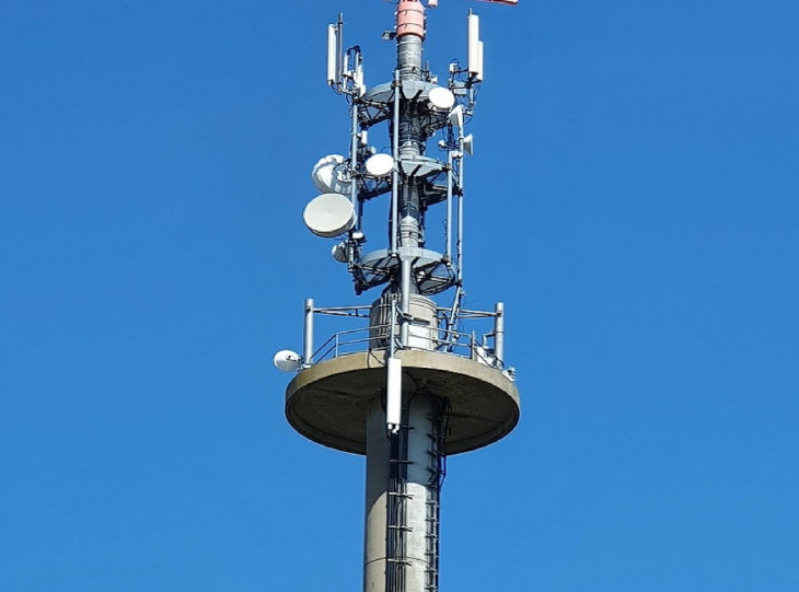 Neuer Mobilfunkmast f�r bessere Netzabdeckung in Derschen