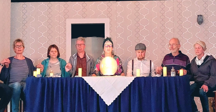 Mystische S�ance bei den B�hnenm�usen in Wissen