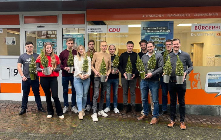 Traditionelle Weihnachtsbaumaktion der Jungen Union Altenkirchen