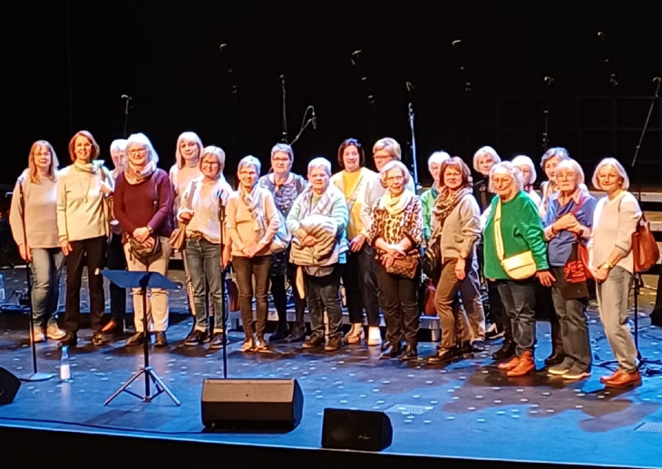 Betzdorfer Landfrauen entdecken das Apollo-Theater Siegen hinter den Kulissen