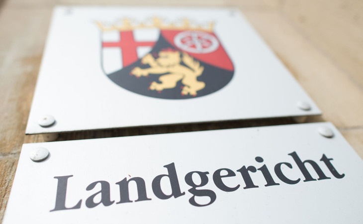 Gerichtsurteil: Schlagl�cher k�nnen Pflichtverletzung des Landes sein