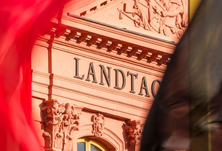 Verfassungsänderungen in Rheinland-Pfalz: Welche Neuerungen diskutiert werden