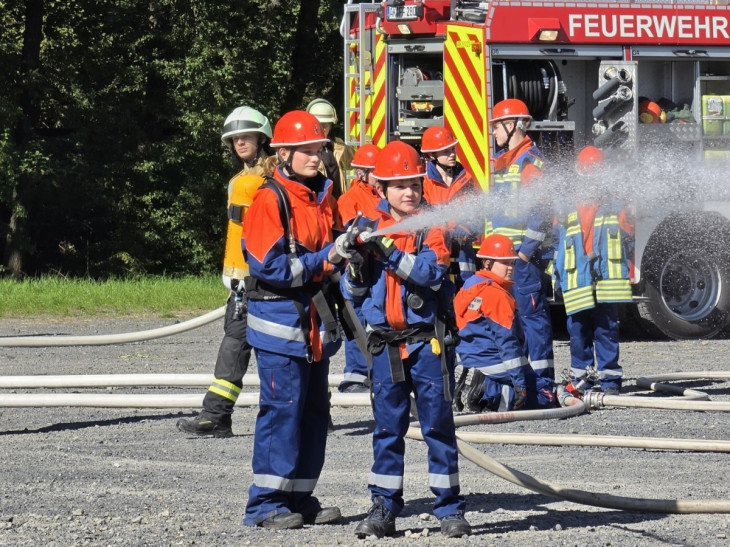 Jugendfeuerwehr Altenkirchen feiert 25-j�hriges Bestehen