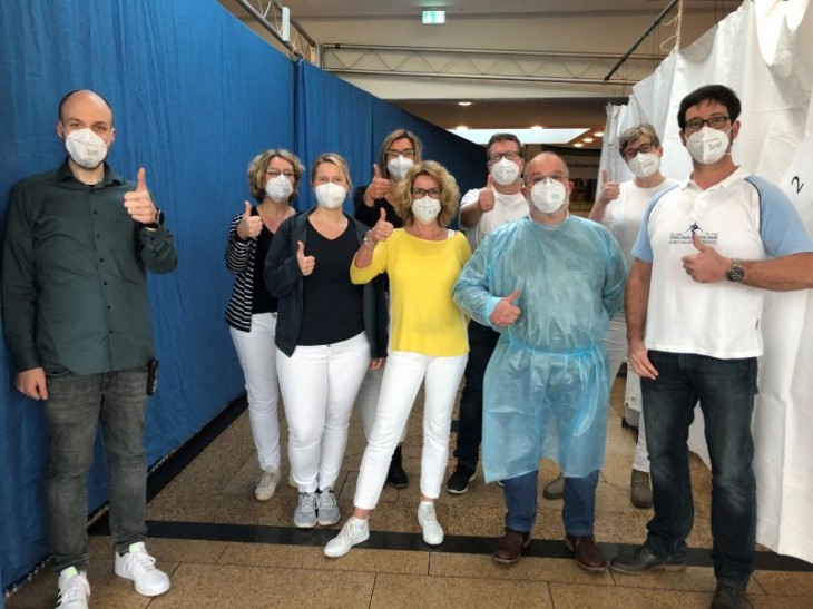 Daumen Hoch Fur Die Erstimpfung Im Ignatius Lotschert Haus In Horbach Ww Kurier De
