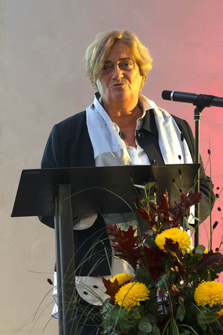 Die Laudatorin Dr. Ute Stuhltr�ger-Fatehpour brachte sein Wirken auf den Punkt.