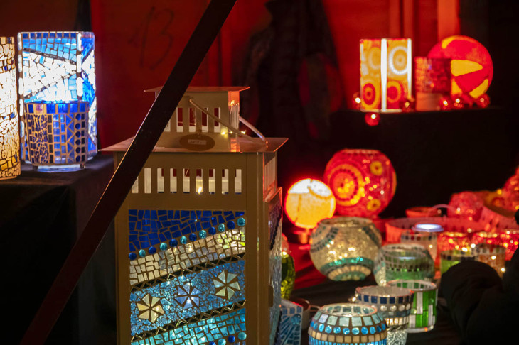 Vielf�ltiges Kunsthandwerk und Lichterglanz auf dem Puderbacher Weihnachtsmarkt