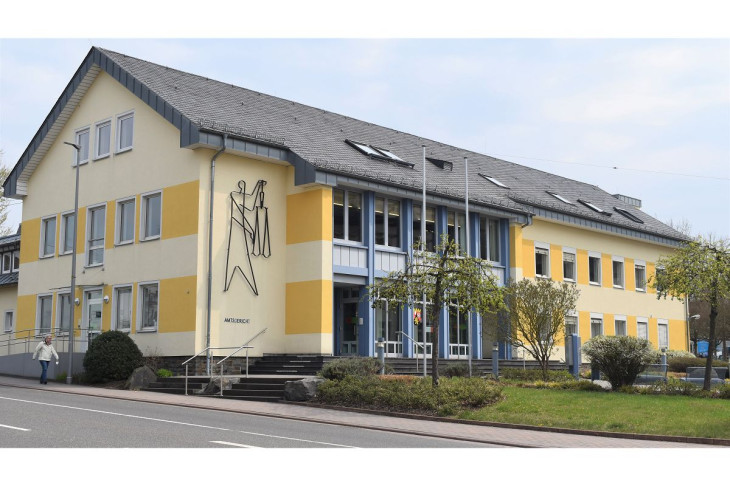Amtsgericht Altenkirchen: Haftbefehl gegen Angeklagten wegen 