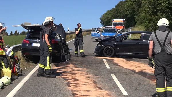 Verkehrsunfall mit zwei Schwerverletzten und hohem Sachschaden