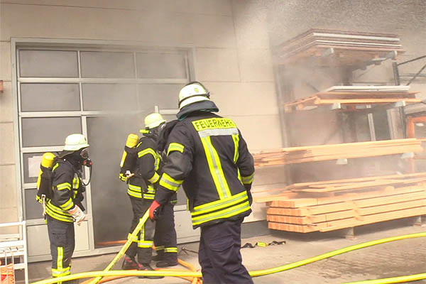 Explosion in Schreinerei - eine bung