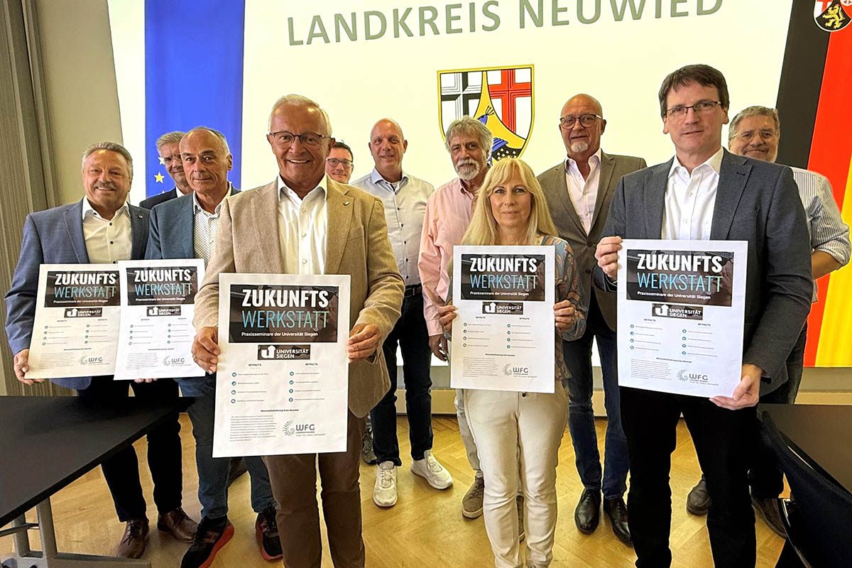 Mit Landrat Achim Hallerbach nehmen auch die Aufsichtsgremien der Kreis-Wirtschaftsfrderung und Geschftsfhrer Harald Schmillen die Zukunftswerkstatt Westerwald wohlwollend in den Blick. Foto: Thomas Herschbach