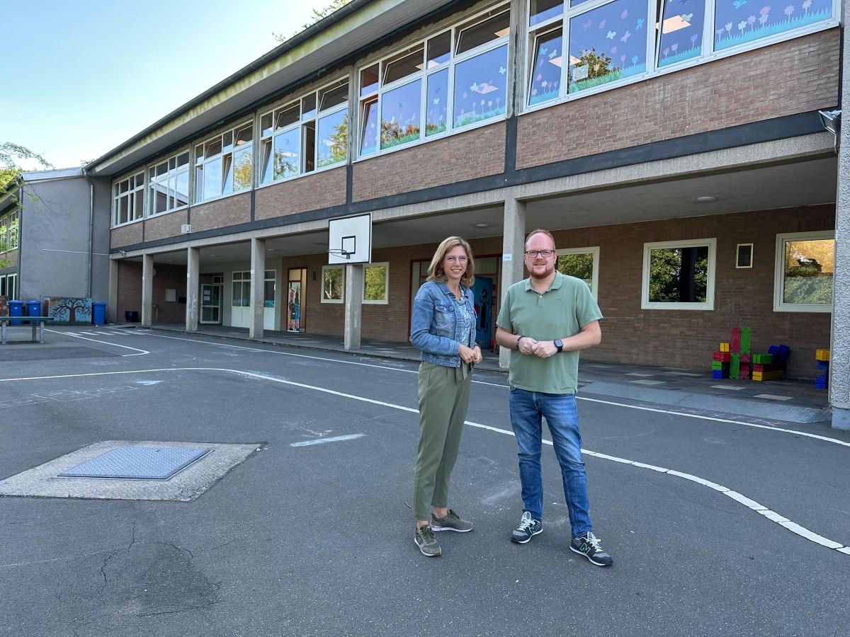 Landtagsabgeordnete Sabine Btzing-Lichtenthler informiert sich bei Verbandsbrgermeister Andreas Hundhausen ber den Stand der Planungen. (Foto: Katrin Brgmann)