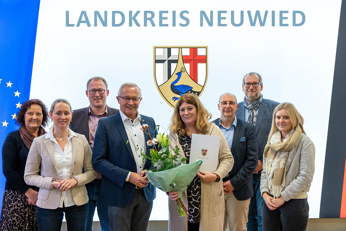 Landrat Achim Hallerbach verabschiedet Andrea Oosterdyk nach 37 Dienstjahren