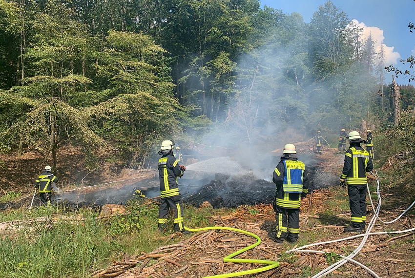 Feuerwehr verhindert greren Waldbrand in Herdorf