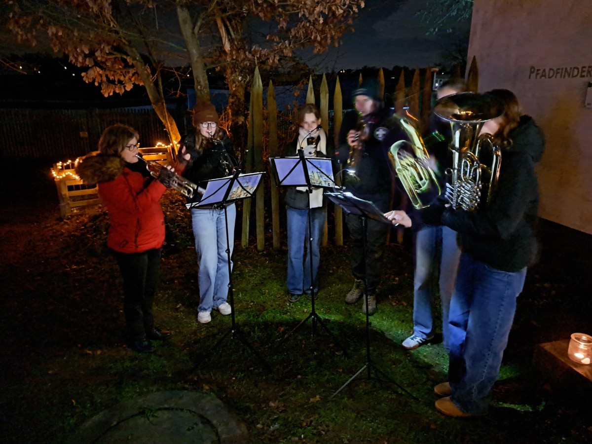 Adventsfenster in Oberbieber: Pfadfinder laden zum festlichen Abend ein