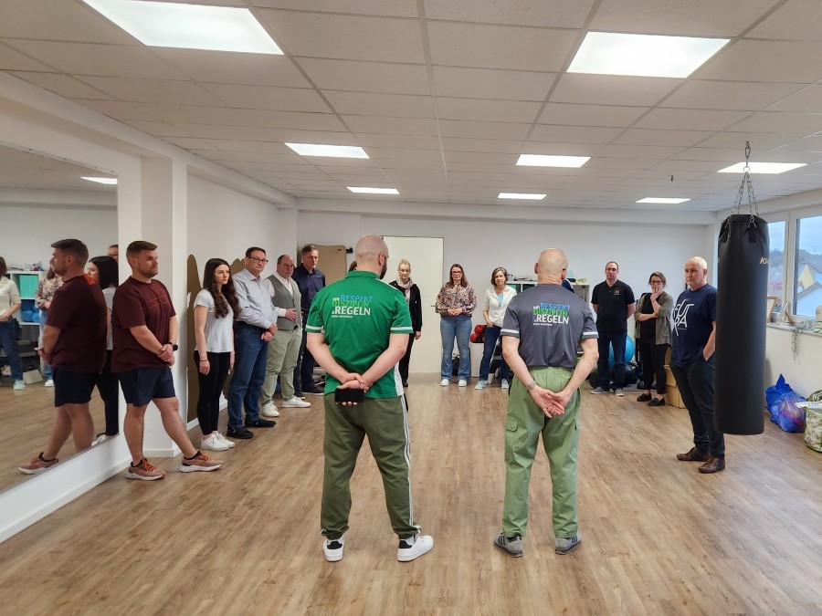 Teilnehmende des Frustkiller-Freitags beim Boxtraining  (Foto: Katharina Schlag)
