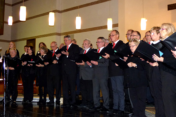 Jubilumskonzert fr den Chor Niederbieber in der schnen St. Bonifatius Kirche im gleichen Stadtteil.  Foto: Hans Hartenfels