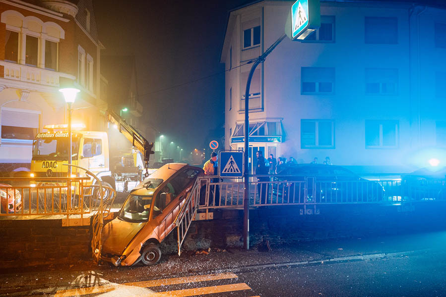 Nach Unfall Kennzeichen abgerissen und abgehauen