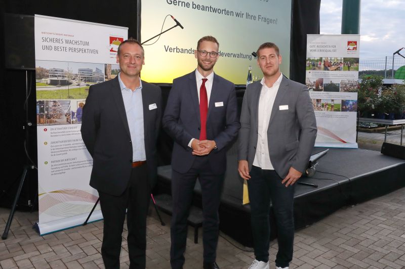 Die Akteure des Abends: (v.l.) Dehner-Marktleiter Markus Itzeck, Brgermeister Ulrich Richter-Hopprich und Gastreferent Sascha Bhr. Foto: Olaf Nitz