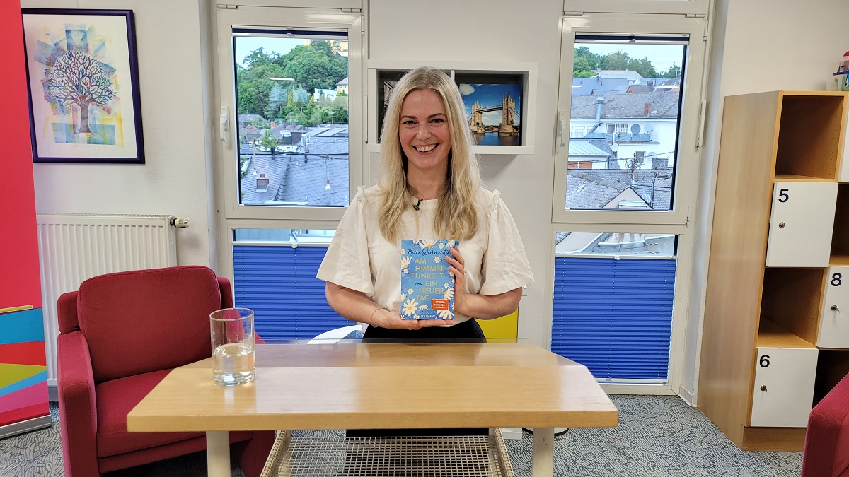 Spiegel-Bestseller Autorin Meike Werkmeister stellt ihren siebten Roman "Am Himmel funkelt ein neuer Tag" in der Stadtbibliothek in Montabaur vor. (Fotos: VG Montabaur, Viola Marschall)