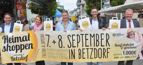Freuen sich auf dieHeimat shoppen  Aktionstage in Betzdorf (v.l.): Oliver Rohrbach, Janine Horczyk, Elisabeth Kreimer, Christoph Weller und Bernd Brato. (Foto: tt)