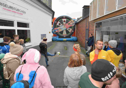 Spiel und Spa auch beim Fuballdart. (Foto: tt)