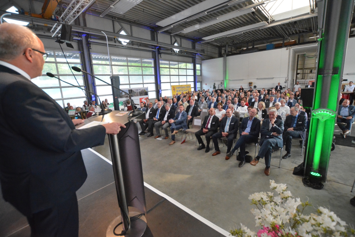 Dr. Peter Enders sprach erstmals als Landrat beim Empfang der Wirtschaft  weil es seit seiner Amtseinfhrung keinen Empfang mehr gegeben hatte. (Fotos: tt)