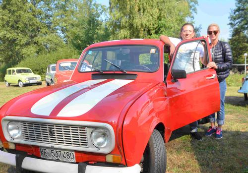 Der R4 von Liborio Riggio hat noch italienische Kennzeichen, und nach der Hauptuntersuchung in Italien war er auf direkter Route 800 Kilometer bis zum Jahrestreffen in Mittelhof gefahren. (Foto: tt)