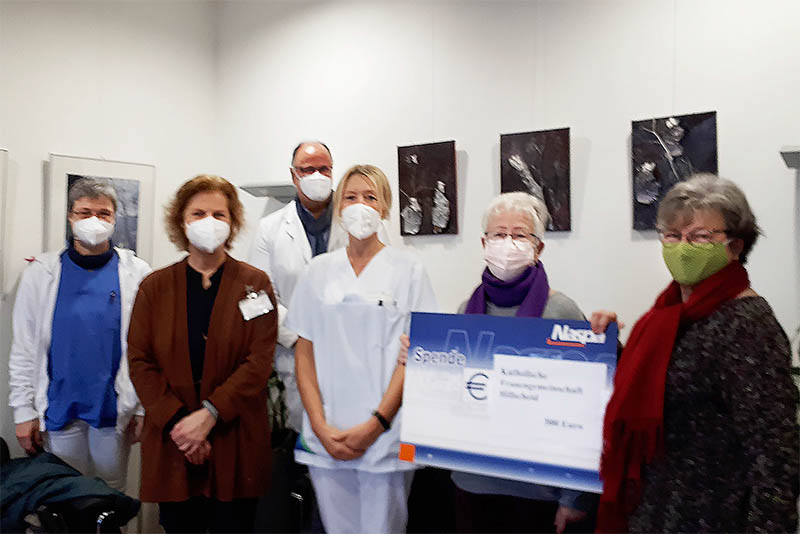 Von rechts nach links: Maria Petmecki und Helene Gerharz, Sr. Petra Larisch, Dr. med. Christoph Lerchen, Dr. rer.nat. Elke Freudenberg und Dr. med. Sabine Neuss. Foto: privat