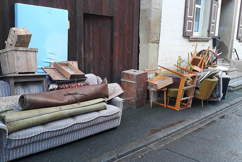 Sperrmll wird manchmal durchwhlt nach verwertbaren Metallen. Symbolfoto