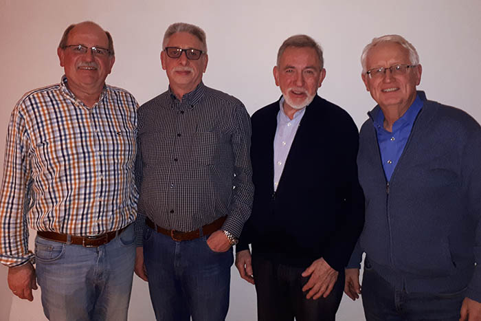 Die Vorstandsmitglieder (von links): Dieter Flother, Wilfried Wirz, Falk Ungerland, und Dr. Heinz Schmitz sowie Heinz-Peter Fuchs (nicht auf dem Bild) wurden bei der Mitgliederversammlung der Rheinbreitbacher Volleyballer in ihren mtern besttigt. Foto: privat