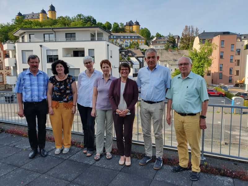 Vorstand und Beraterinnen (v.l.n.r.): Karl-Heinz Boll, Heike Hartkorn, Christel Kruppa, Brigitte Kazmarek-Lang, die neue Vorsitzende Lilo Kohl, Wiegand Otterbach und Detlef Dillmann. Foto: privat