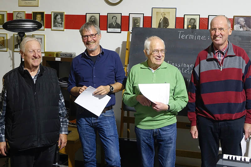 Der Linzer Mnnergesangvereins begrt ganz herzlich seine neuen, aktiven Mitglieder und Snger: Vorstand Norbert Klein, Gerd Brosowski, Heinz-Jrgen Schneider, Reinhard Lindlohr. Foto: Roland Thees