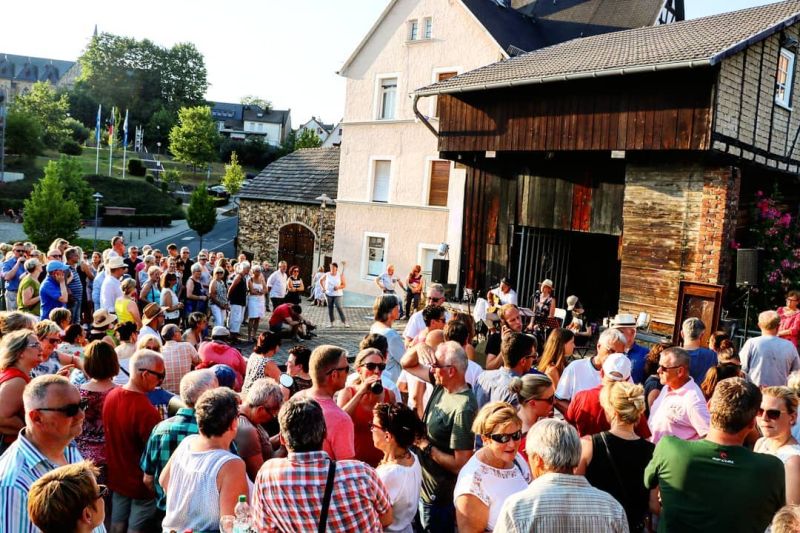 Live-Musik via Livestream in den Garten Treffpunkt Kannenofen