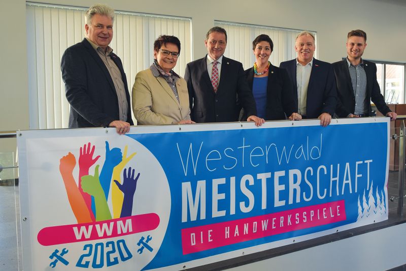 V.l.: Rolf Wanja (Kreishandwerksmeister), Elisabeth Schubert (Geschftsfhrerin Kreishandwerkerschaft Rhein-Westerwald), Landrat Achim Schwickert (Westerwaldkreis), Katharina Schlag (Geschftsfhrerin wfg), Kurt Krautscheid (Prsident der Handwerkskammer Koblenz), Marvin Kraus (Projektmanager wfg). Foto: Jrg Diester, Handwerkskammer Koblenz