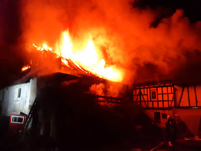 Großbrand in Urbach vernichtet Wohnhaus