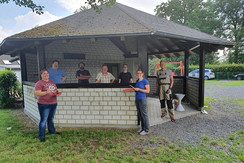 Dorfgemeinschaft Rederscheid aktiv am Spiel- und Dorfplatz