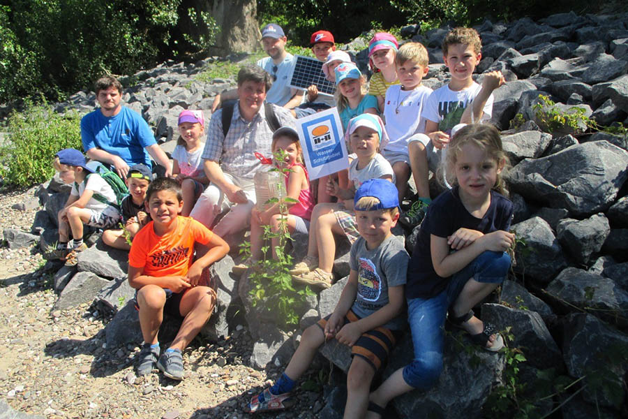 Die Vorschulkinder und Erzieher der Katholischen Kindertagessttte St. Martin auf ihrem Ausflug, um das Bad Honnefer Wasser zu erforschen. Foto: privat