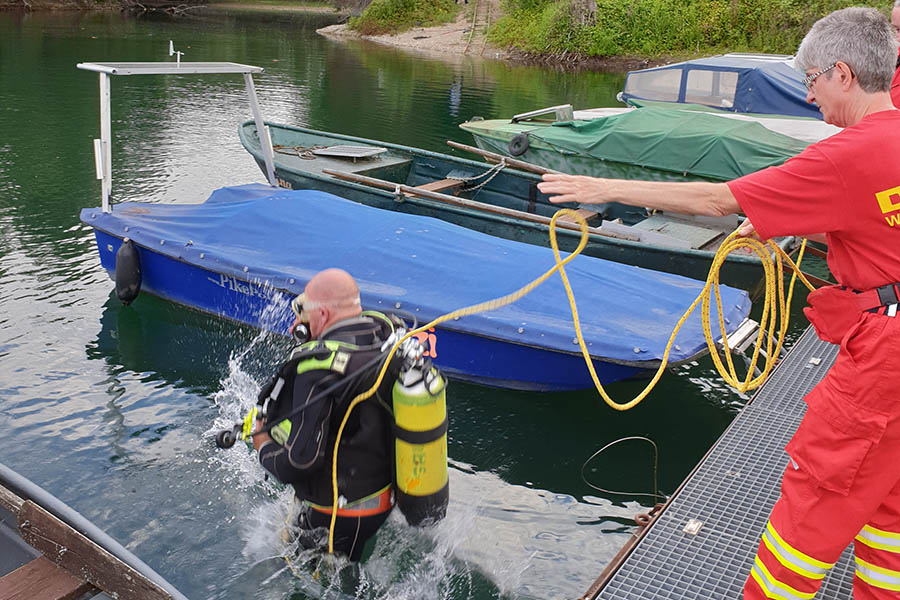 Kein Schatz im Silbersee, sondern eine Autobatterie wurde geborgen