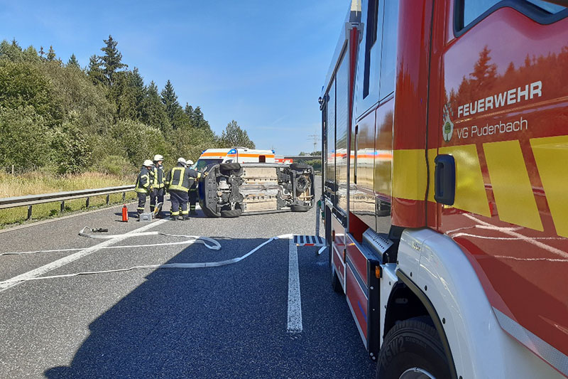 Unfall auf A 3 fordert acht Verletzte