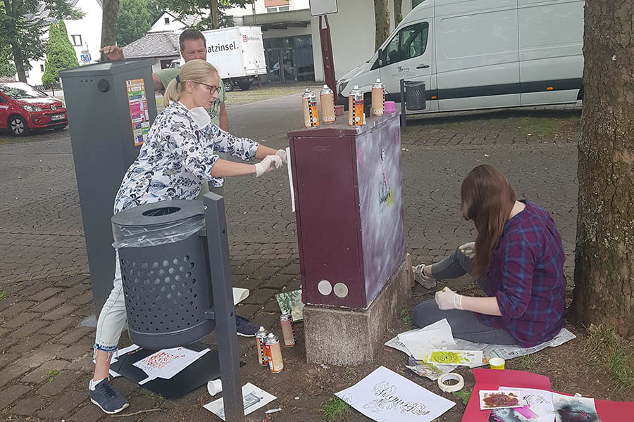 Kunst an Elektroverteilerksten auf dem Yzeurer Platz