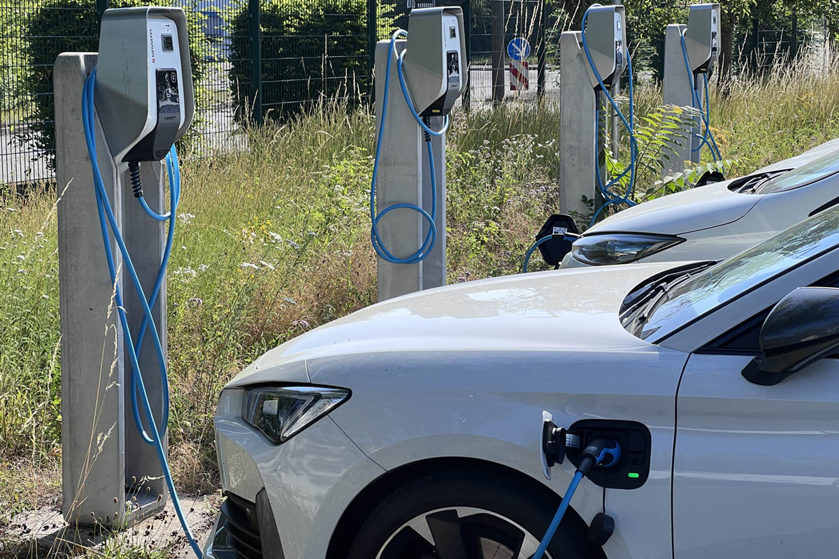 Ladestationen, PV-Anlagen und W�rmepumpen brauchen ein st�rkeres Stromnetz: Die SWN bauen ihres auch aus, aber sehr gezielt. Foto: SWN
