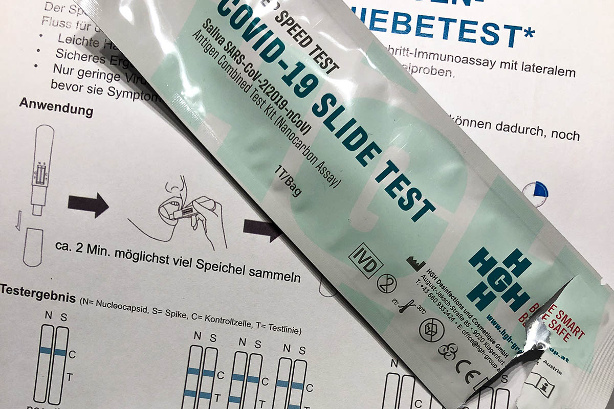 Negativ ist dieser Test. Bei einem positiven Ergebnis bleiben betroffene Mitarbeiter zuhause, dann erfolgt ein PCR-Test zur Abklrung. Das Risiko, Covid-19 an den Arbeitsplatz zu bringen, soll so bei SWN und SBN reduziert werden. Foto: SWN