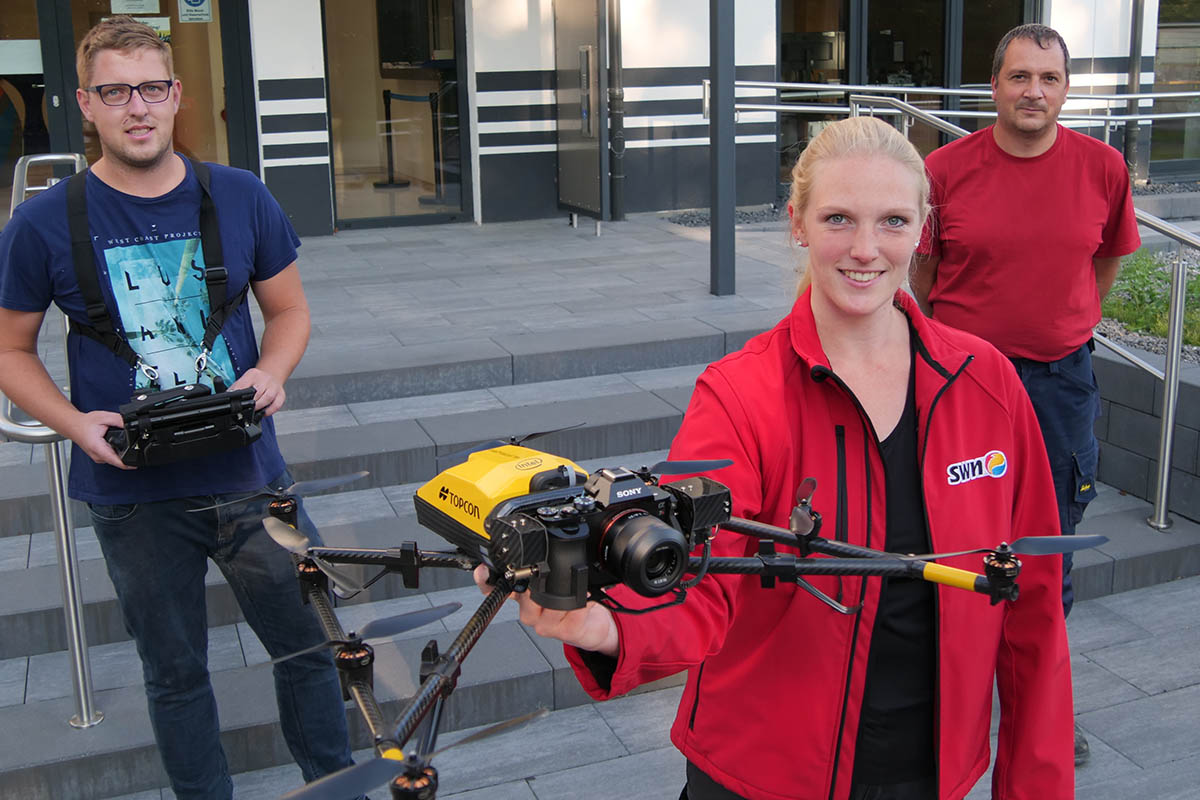 Sie haben die Lizenz zum Fliegen: Jan Fries, Sabrina Zorn und Ansgar Htt von den SWN haben alle Kenntnisnachweise. Foto: SWN 