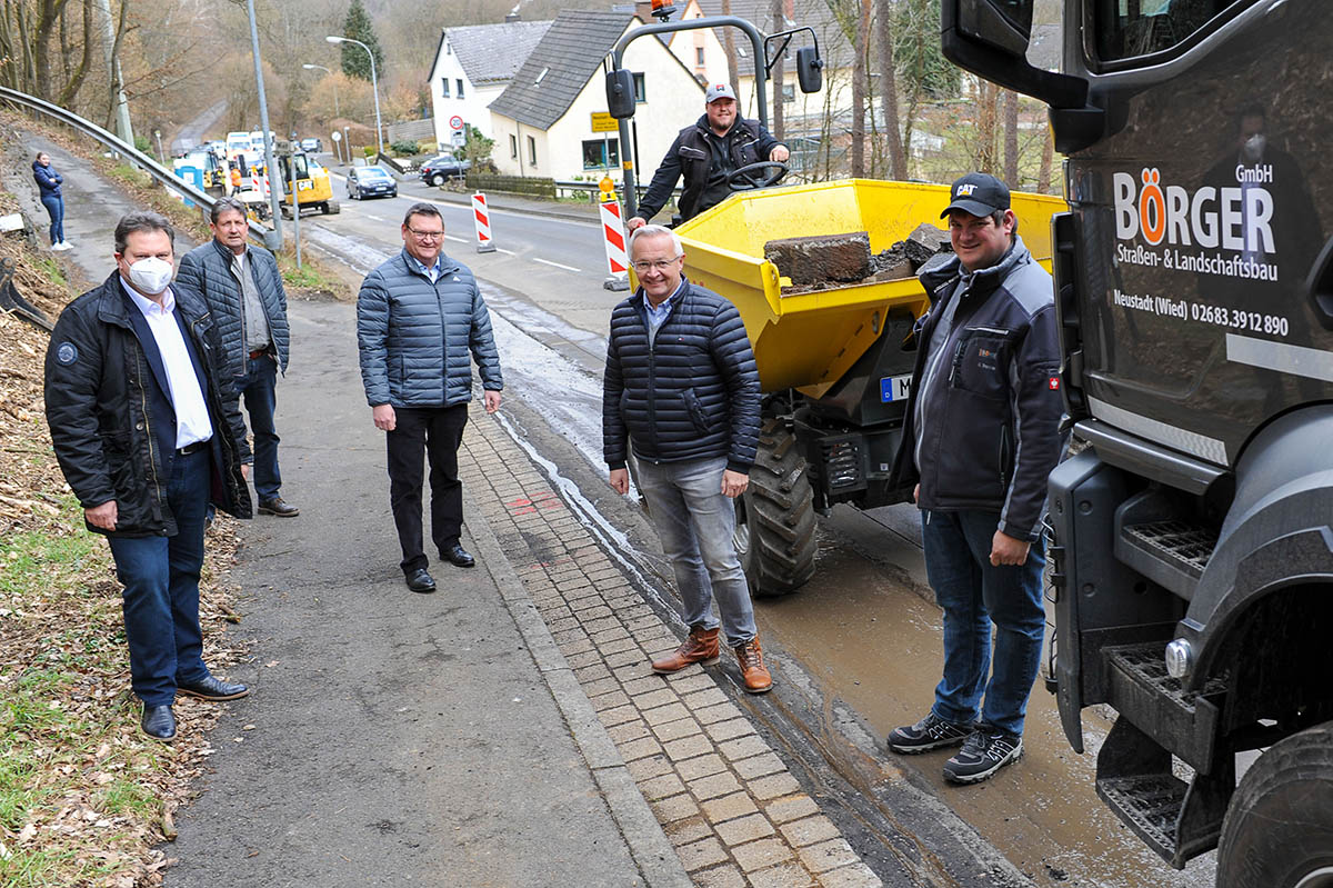 KWW ersetzt zwischen Wied und Rott die alte Gussleitung 