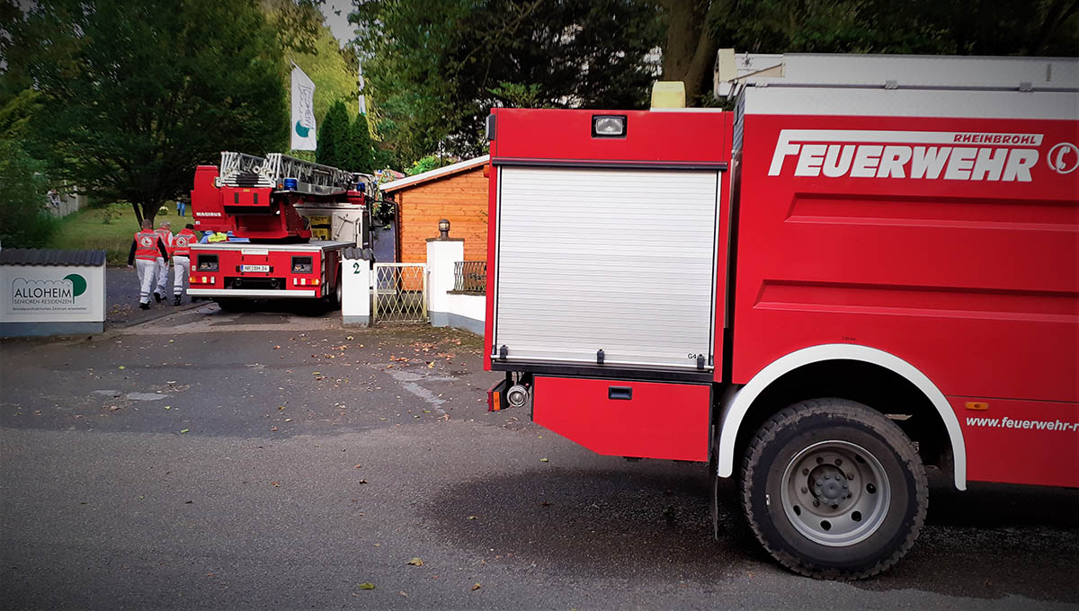 Einsatzkrfte von Feuerwehr und Rettungsdienst waren bei einem Brand in einem Wohnheim in Rheinbrohl-Arienheller im Einsatz. Foto: Feuerwehr VG Bad Hnningen