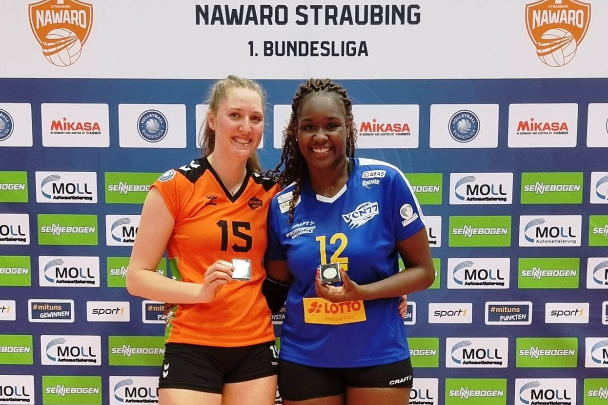 Kapitnin Sarah Kamarah, hier mit Marie Hnle, war eine der wenigen Neuwieder Spielerinnen, die in Straubing berzeugen konnte. Foto: VBL/Nawaro Straubing