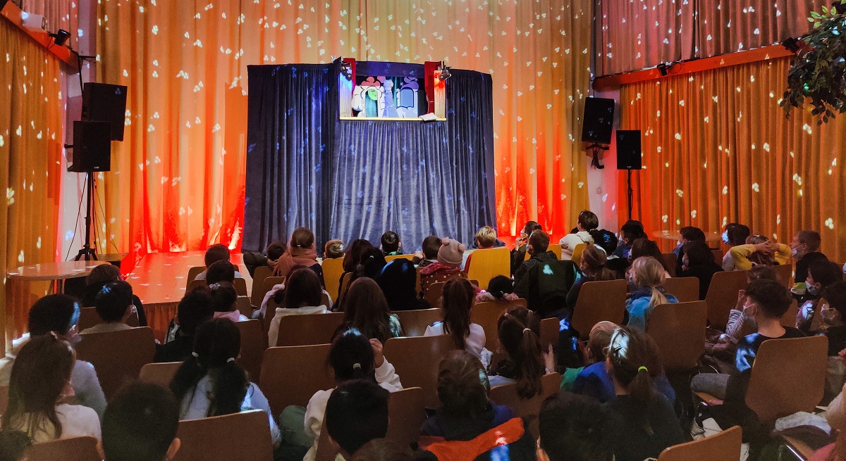 Kids der Goethe-Grundschule erobern Saal der "Zweiten Heimat" in Hhr-Grenzhausen