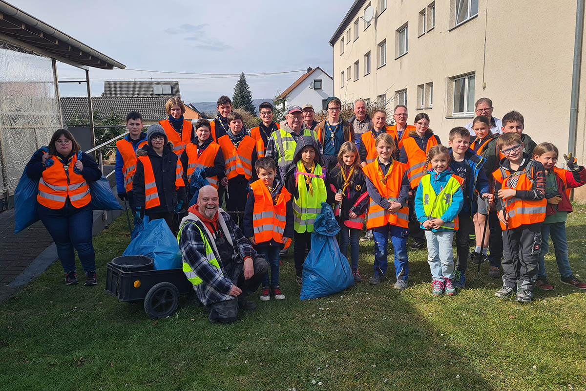 Es haben geholfen die Pfadfinder Stamm Pilgrim Falconi und Mitglieder des Heimat- und Verschnerungsverein Torney. Foto: Verein