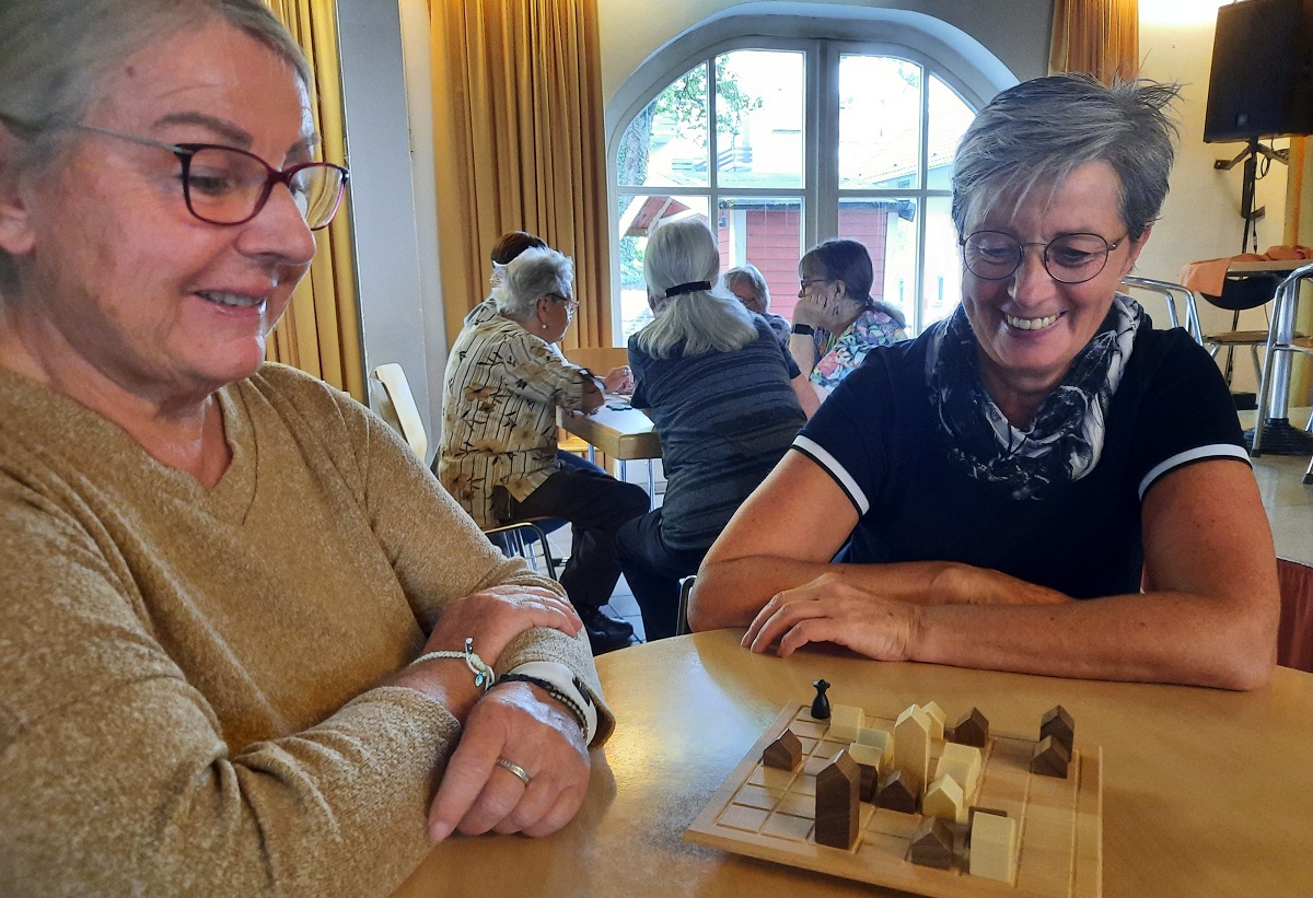 Ein Highlight des Spieletreffs war das Spiel "Lass die Kirche im Dorf". (Foto: Jugend- und Kulturzentrum Zweite Heimat)